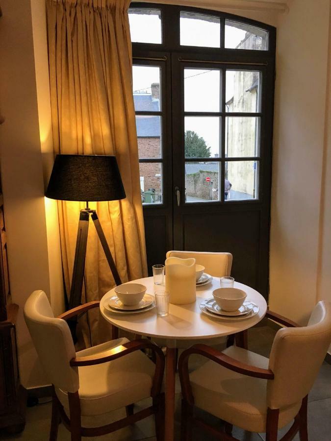 Gate House Lodge 디난 외부 사진