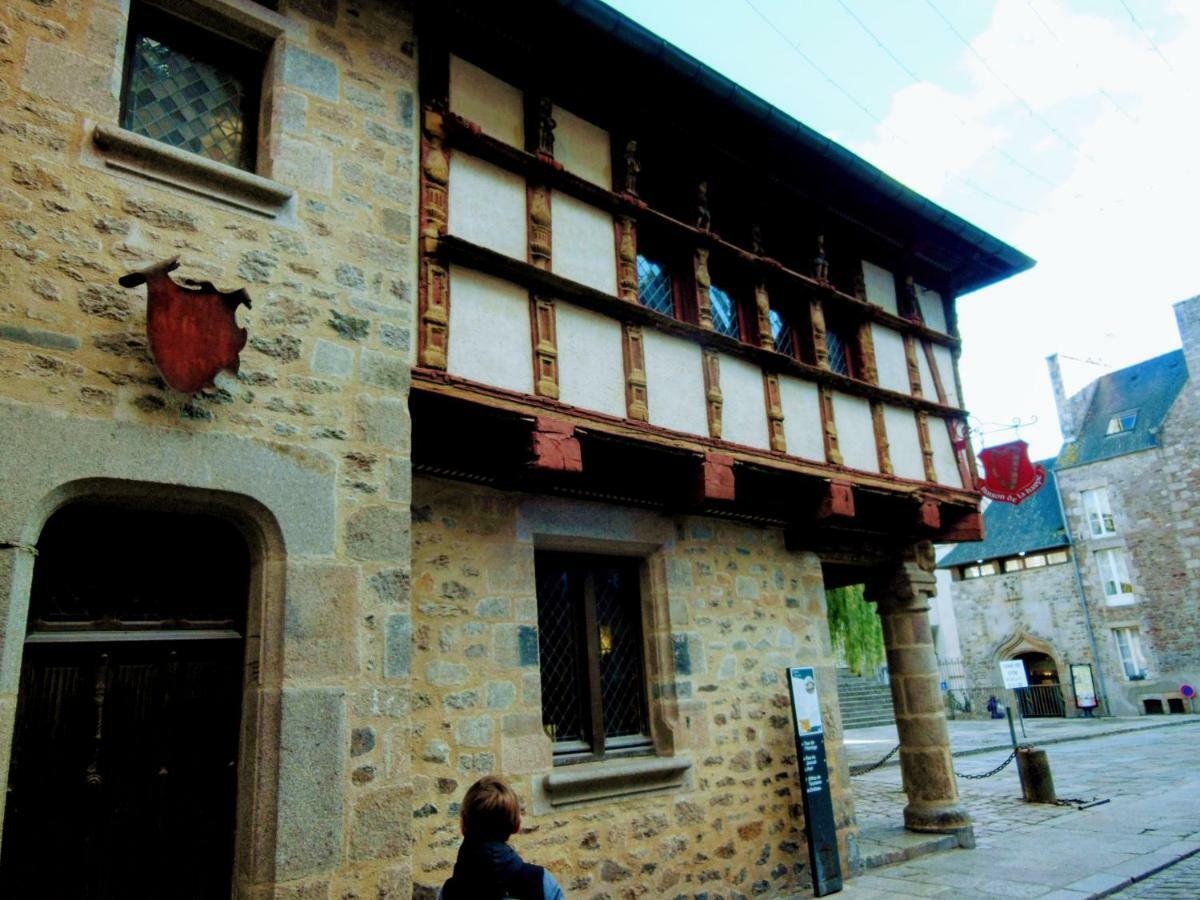 Gate House Lodge 디난 외부 사진
